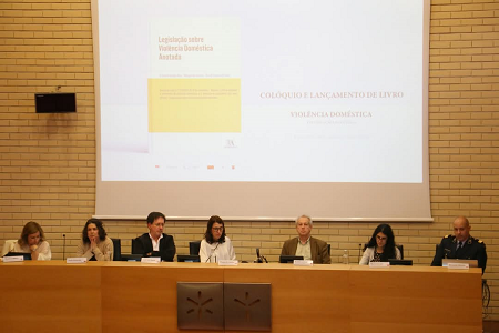 Colóquio e lançamento de livro sobre violência doméstica reúne académicos e juristas na UMinho