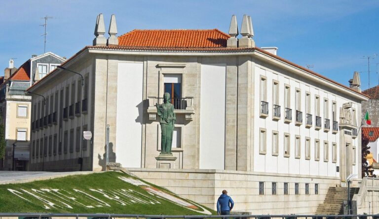 O Tribunal da Comarca de Castelo Branco é considerado excelente por várias razões: