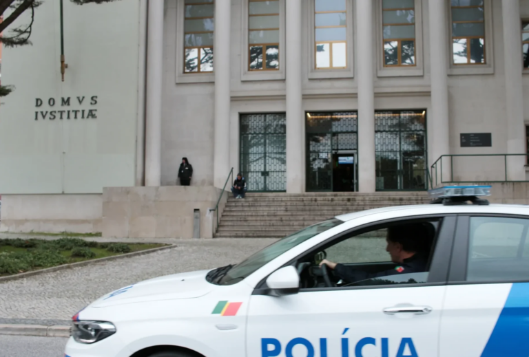 Testemunha insultou juízes no Tribunal de Leiria e responde por quatro crimes