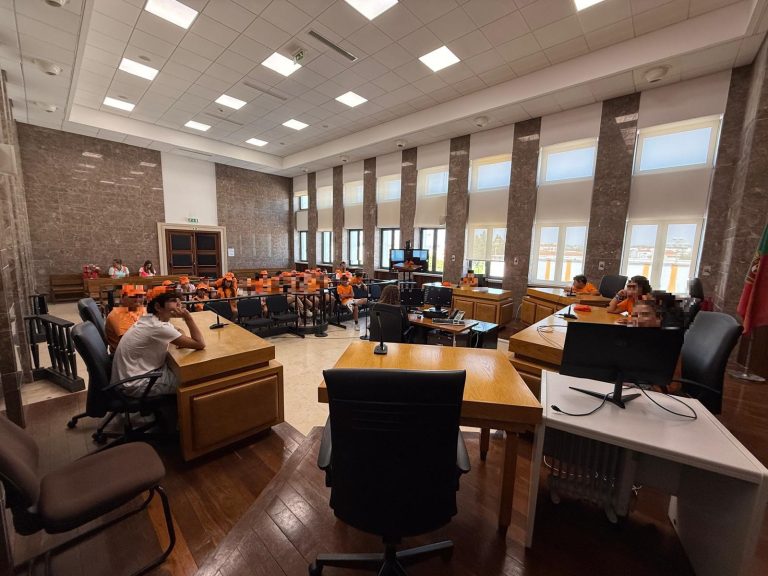 Crianças visitam o Palácio da Justiça Do Cartaxo