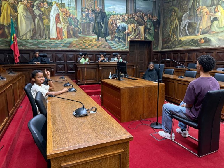 Crianças visitam o Palácio da Justiça I de Santarém